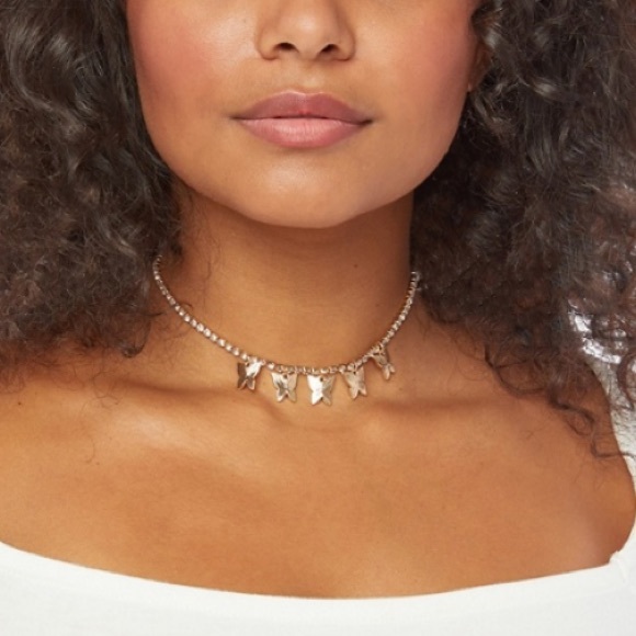 New butterfly necklace - Picture 2 of 4